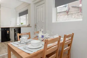Charming 2-bedroom house - Image 5