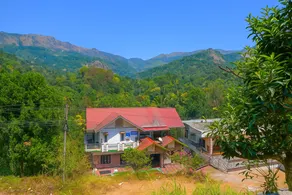 Cozy Queen Room with Balcony &Hill Views -Peace ful Retreat - Image 2
