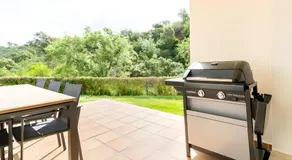 Luxury & Sunny Apartment with Breathtaking View in Marbella East - Image 5