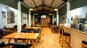 Super OYO Townhouse OAK Hotel Fiducia Pondok Gede - Image 3