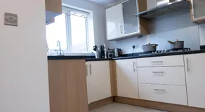 Broughton Haven 5 Beds House Free WiFi, Free parking, NETFLIX - Image 3