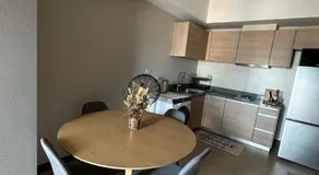 BGC, Luxe McKinley Condo at Venice Residences, Free Parking and WiFi - Image 4