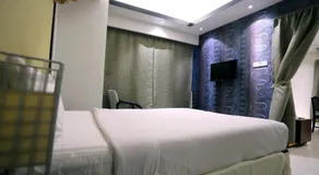 Orchid Business Hotel - Image 2