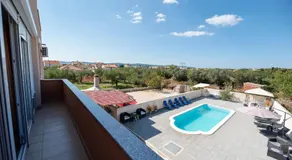 Family-friendly apartments with swimming pool Sukosan, Zadar - 23934 - Image 2