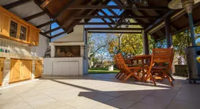 Luxury Traditional Villa - Image 4