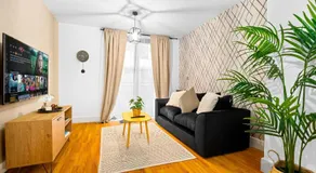 Arcadian Apartment - King Bed - Private Balcony & Secure Parking 14A - Image 2