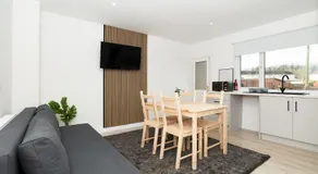 Spacious 4BR Home with Parking Near Falkirk and Stirling Sleeps 6 plus - Image 3