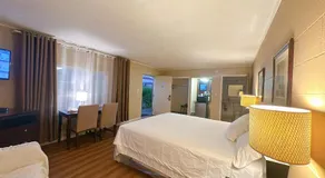 Royal Inn and Suites - Image 2