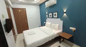 Cosy Room in Ranveer Studio - Image 2