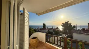 Seafront Private Apartment - Image 5