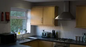 Entire 3-bed house near Cheltenham racecourse and town - Image 2