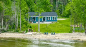Bayside Bear Unwind by the Lake Hot Tub Canoe & Scenic Views - Image 5