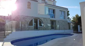 Half of the luxury villa with sea view and pool in natural park - Image 3