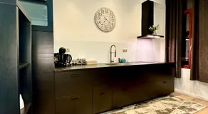 Luxury Suites Centrum by Rikas Hotels - Image 4