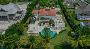 Paradise Luxury Villa with Huge Pool and Jacuzzi - Image 5