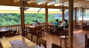 - Cemi Rooms - River View & Traditional Restaurant - Image 5