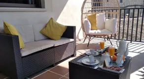 Habitación ideada para parejas con Jacuzzi, desayuno romántico y opción de cenas en su restaurante - Image 3