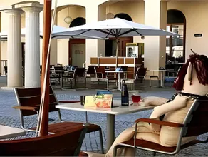 Aparthotel Austria Suites - Image 4