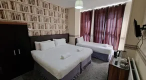 Portsmouth Budget Hotels - All rooms are EN-SUITE - Image 2