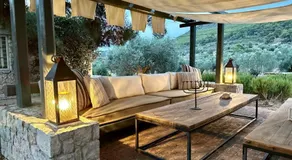 Hermione Hills Luxury Cottage by Goutos Luxury Living - Image 2