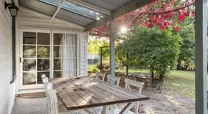 Stirling Homestead Farmstay Cottages Mansfield - Image 4