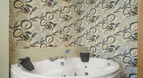 HOM54 Luxury Suites - Image 4