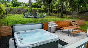 Large Modern Home Centrally located With Hot Tub - Image 5