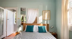 Bundeena Beach Shack with view - Image 2