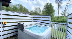 Magpie 2 Hot Tub HuntersMoon-Warminster-Longleat-Wiltshire - Image 4