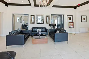 OYO The Baltimore Hotel - Image 4