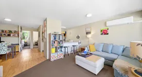 Stylish 2-Bed Apartment Near Kingston Foreshore - Image 2