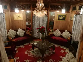 House Boat Hardy Palace - Image 2
