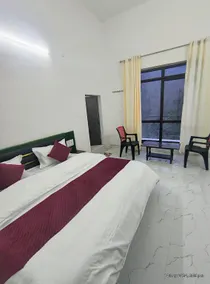 The Royal queen Hotel - Image 4