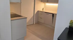 Two bedrooms Luxury apartment with free parking - Image 4