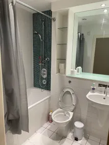 Lovely 2 bedroom apartment in M1 with parking - Image 2