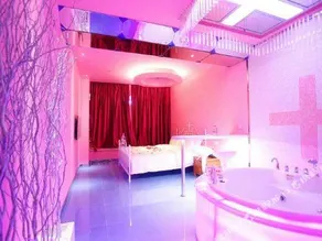 Romantic Theme Hotel Guangzhou - Image 5