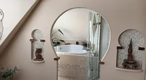 Modern Cozy Asian Style bedroom with Kingsize Spa bath - Image 3