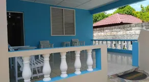 Tropical Haven in Discovery Bay - 6 Bedroom Villa - Image 3