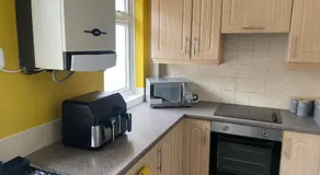 2 Bed House Sleeps 5, Ferryhill Near Durham & Free WiFi & Parking - Image 5