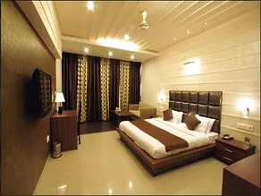Royal Residency Hotel - Image 4
