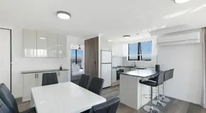 Surfers Paradise Entire Apartment - Image 3