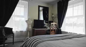 The swan at compton - Image 2