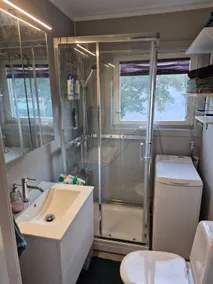 Three-Bedroom Townhouse Central - Image 4