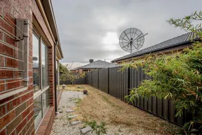Spacious Lovely 5Beds home@Point Cook - Image 2