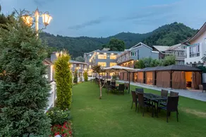 Hotel Grand Boulevard Dal Lake View Srinagar - Image 4