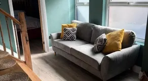 Brand New Stylish Converted Coach House in Cardiff - Image 2