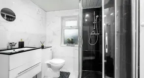 Harborne House, Perfect for Contractors & Families, sleeps 8 - Image 2