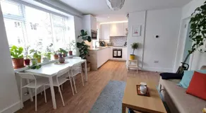Charming Sandymount APT Sleeps 4 - Image 3