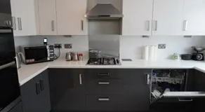 Rylance Luxury House - Free Parking - Image 3