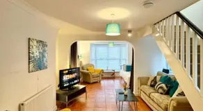EasyRest Spalding - 6 Beds & Free Parking - Central & Quiet Location - Entire Spacious House - Image 2